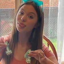 Shannon Lentz's Instagram, Twitter & Facebook