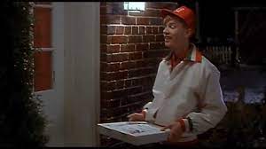 Weihnachtslied von kevin allein zu haus beim glocken leuten. Kevin Allein Zu Haus Die Pizza Bestellung Youtube