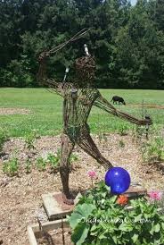 Squirrels aren't fond of the way mulch feels on their feet. Natural Squirrel Repellent Ideas Keep Squirrels Out Of The Yard