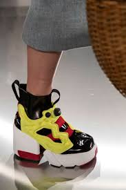 Maison Margiela Offers Closer Look At Reebok Tabi Instapump Fury Collaboration En 2020 Reebok Talon Haut Semelles Compensees