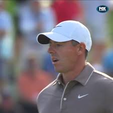 McIlroy washes ball at 15