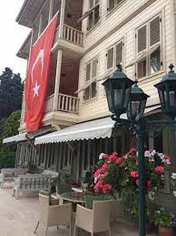 Egymillióba kerül csősz boglárka öltözéke egy átlagos napon. A Magyar Szineszno 1400 Negyzetmeteres Luxusvillaban El Fotok Hazai Sztar Femina