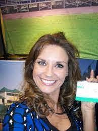 Amanda Caufield's Instagram, Twitter & Facebook