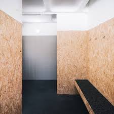 Kalorias Crossbox In 2020 Car Workshop Bathroom Interior Design Gym Interior