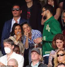 Jun 15, 2021 · ben simmons shows off his new los angeles house to girlfriend maya jama drake's new girlfriend allegedly had an affair with former nba star antoine walker shohei ohtani's rumored girlfriend kamalani dung likes an interesting tweet holly sonders heats up instagram with racy 4th photos Sienna Miller Sieht Animiert Aus Als Sie In Wimbledon Mit Der Unwahrscheinlichen Kumpel Maya Jama Herumalbert Aktuelle Boulevard Nachrichten Und Fotogalerien Zu Stars Sternchen