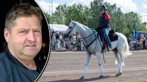 Svante Båth startar insamling till outridern Camilla Olsson · Senaste  nyheterna om trav · Travronden
