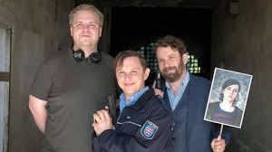Der „tatort aus weimar an diesem sonntag fügt dem ausspruch nun eine weitere bedeutung kurt stich, leiter des weimarer kriminalkommissariats und chef von kira dorn (nora tschirner) und. Gesprach Mit Dem Regisseur Tatort Ard Das Erste