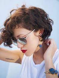 28 Super Chic Curly Hairstyles For Short Hair Thick Hair Styles Curly Hair Styles Permed Hairstyles