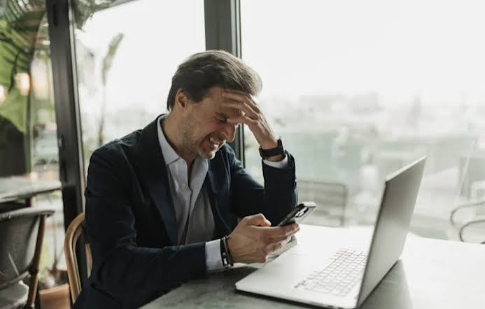 Goldman Sachs: Người thu nhập cao Mỹ gặp áp lực tài chính lớn