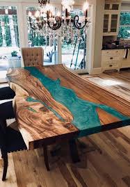 Dit Was Een Op Maat Ontworpen Handgemaakte Eettafel Gemaakt Met Gouden Acaciahout Een Epoxy Hars Rivier Wood Table Design Wood Resin Table Epoxy Wood Table