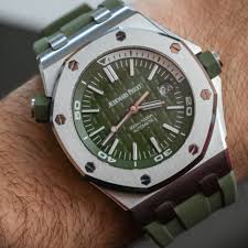 Audemars piguet royal oak offshore diver green. Audemars Piguet Royal Oak Offshore Divers In New Colors For 2018 Hands On Ablogtowatch