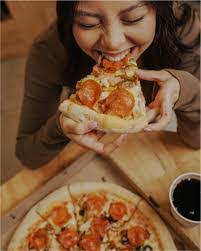 Esmeralda Peraza's Instagram, Twitter & Facebook