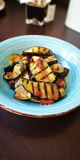 Gegrillter Zucchini Salat Von Bushcook Chefkoch Rezept In 2020 Zucchini Zucchini Grillen Lebensmittel Essen