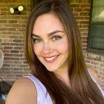 Lauren Simonton's Instagram, Twitter & Facebook