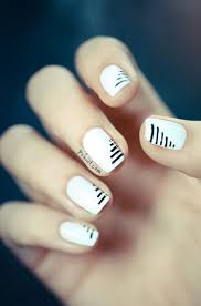 Decoración de uñas de marvel. 30 Disenos De Unas En Blanco Y Negro Que Se Te Verian Increibles