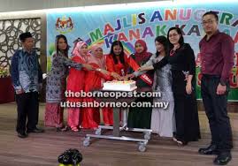 Selain cabaran dari segi kemahiran, pengetahuan dan sikap guru, guru juga menghadapi cabaran bagaimana hendak mendidik generasi muda menggunakan internet secara berkesan. Ibu Bapa Masa Kini Berdepan Cabaran Hebat Mendidik Anak Utusan Borneo Online