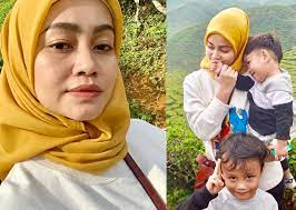 Pemuzik bebas itu mengakui, dia sudah tiada hati untuk hidup bersama dengan isterinya itu dan perpisahan adalah jalan terbaik. Hari Ini Bonda Nak Cerita Fasal Love Intan Liana Saleh Media Hiburan