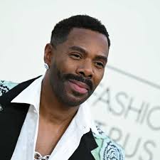 This Mini Pearl Bag Is Dara's Ideal Accessory