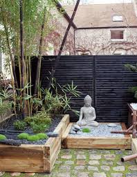 Un Jardin Zen En Rouge Et Noir Elle Decoration En 2020 Petit Jardin Japonais Jardin Zen Jardin Japonais