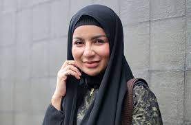 Artis five vi mantap untuk berhijrah dan mendekatkan diri kepada allah. Five Vi Tinggalkan Dunia Hiburan Radar Bogor Berita Bogor Terpercaya