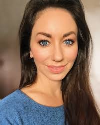 Beth Hakes's Instagram, Twitter & Facebook