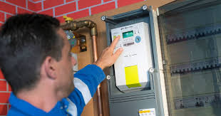 Bij een oude elektriciteitsmeter draait de teller terug als de zonnepanelen elektriciteit produceren. Vreg Vecht Terugdraaiende Teller Bij Digitale Meter Aan Bij Grondwettelijk Hof Binnenland Hln Be