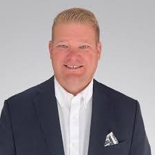 Elliott Hedman's Instagram, Twitter & Facebook