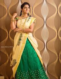 Southloom™ works with the hundreds of handloom weavers of kerala to bring you the best in kerala traditional wear including kasavu sarees, dhotis, mundu, set mundu (mundum neriyathum) and pattupavadai. Onam Dress For Ladies 5 Evergreen Onam Styles For Women Fashion Suggest