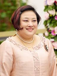 Menteri tersebut berusaha menjelaskan kepada sang raja bahwa langit dan bumi adalah ciptaan allah swt. Kisah Cinta Penuh Skandal Raja Thailand Dengan 5 Wanita Kumparan Com
