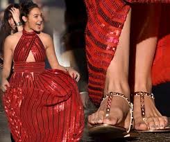 Yes (on occasion) does gal gadot drink alcohol?: Gal Gadot Feet Pictures Ubergossip