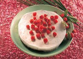 Förslag är chokladmousse, hallonmousse, mockagrädde, chokladkräm, smörkräm, grädde, glass eller fromage samt kan garnera med frukt. Mandelbotten Tarta Mandeltarta Med Smorkram Mitt Kok 5 70 Minutes Kolatarta Med Mandelbotten Toppad Med Kolasas