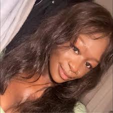 Two first timer questions! Is it cashless? Or do people take cash? Do all  of the gates get massive queues