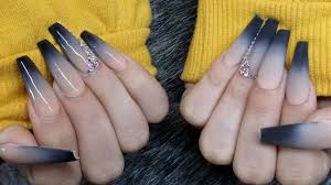 Uñas encapsuladas con flores naturales. Diseno En Efecto Ombre Con Color Negro En Unas Super Largas Youtube