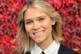 Lucy Lyons's Instagram, Twitter & Facebook