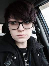 Samalamscribbles Ftm Haircuts Short Emo Hair Ftm Haircut
