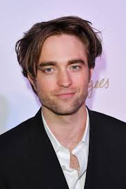 robert pattinson has a lob now and no one with a heartbeat can resist it in 2021 robert pattinson long hair robert pattinson robert pattinson the king