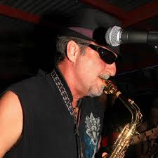 Who here worked for Mr Wynn soliciting for the newspaper