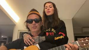 Sus sugestivos comentarios desde mendoza el músico y la cantante están fuera de buenos aires y compartieron una imagen que. Cande Tinelli Y Coti Sorokin Aislados Con Coronavirus Baradero Te Informa