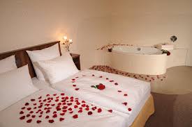 Hotel Lellmann In Lof Unsere Rosensuite Ist In Modern Elegantem Design Und Warmen Farben Gehalten Und Passend Zum Thema Rosen D Doppelbadewanne Wohnen Hotel