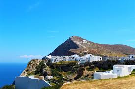 Folegandros is an island in the cyclades that will sweep you off your feet with its beauty, charm and relaxing rhythm. The Best Undiscovered Greek Islands Travel Dudes