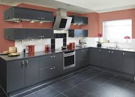 Cuisine Gris Anthracite 56 Idees Pour Une Cuisine Chic Et Moderne Deco Cuisine Grise Cuisine Gris Anthracite Cuisine Gris