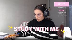 Twitch%3A+creadoras+de+contenido+que+ganan+dinero+estudiando