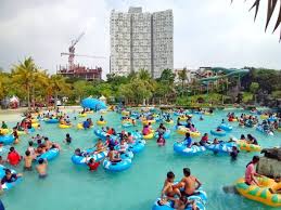Ciputra Waterpark Taman Air Perahu Monumen