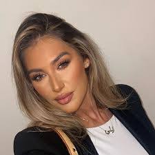 Natalie Yelland's Instagram, Twitter & Facebook