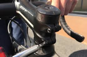 Le top 50 des meilleurs jeux de course de moto ou de voiture de l'univers une sélection des meilleurs jeux de voiture gratuits sur si tu aimes notre site de jeux de voiture, tu peux l'ajouter à tes favoris pour rejouer encore et encore à notre sélection de jeux de voiture de course. Jeu De Direction Velo Route