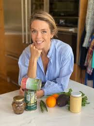 Adolescente, elle subit les affres des régimes yoyo et souffre de boulimie et d'anorexie. Nicole Courcel Le Temoignage D Amour De Sa Fille Julie Andrieu