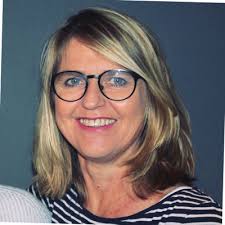 Propedeuse in ontvangst genomen! Gisteren heb ik met trots mijn propedeuse  mogen ontvangen voor de opleiding Commerciële Economie aan hogeschool  Saxion in Enschede. Ondanks dat het eerste jaar…