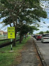 Untuk itu, pihaknya melalui kontraktor dilantik akan meletakkan tanda jalan warna kuning sebagai indikasi bahawa laluan itu kini hanya satu lorong. Pemasangan Papan Tanda Pibg Sk Merbau Miri Sarawak Facebook