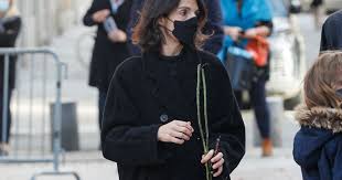 Florence foresti, marraine de women safe & children, prend la parole pour les femmes et enfants victimes de violences. Florence Foresti Gad Elmaleh Vibrant Emotions At The Funeral Of Cyril Colbeau Justin