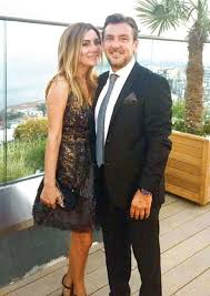 Listen to ayla celik | soundcloud is an audio platform that lets you listen to what you love and share the sounds you stream tracks and playlists from ayla celik on your desktop or mobile device. Ayla Celik Askini Gozler Onune Serdi Ogun Haber Gunun Onemli Gelismeleri Son Dakika Haberler